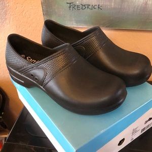 Sanita Aero-Motion clogs, Euro size 39